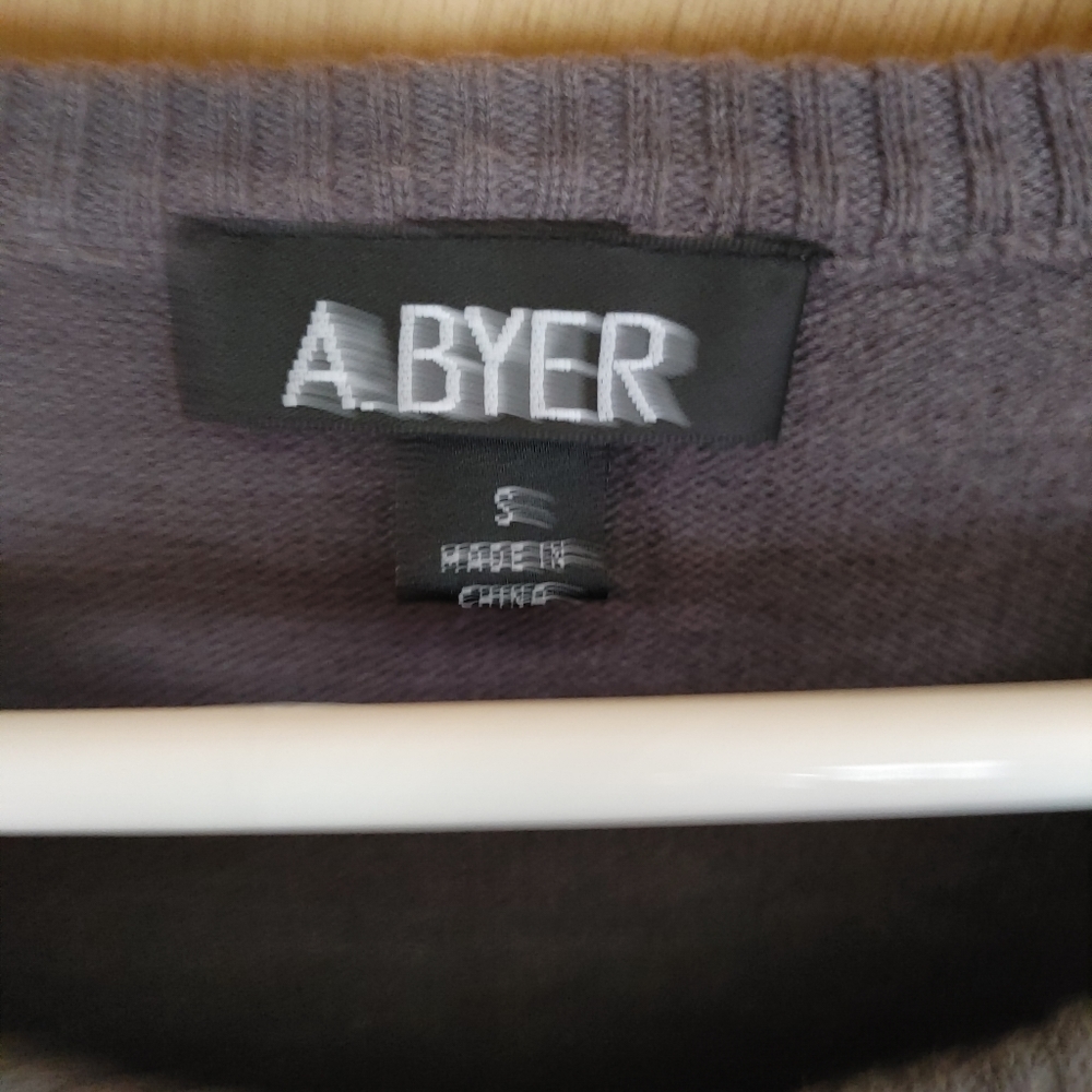 Sweatshirt. - Picture 4 of 4